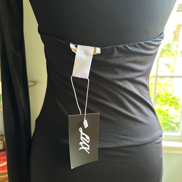 Lux Elegant Black One Shoulder Sleeve Dress - Picture 4 of 5